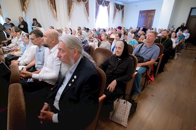 Митрополит Игнатий вручил дипломы выпускникам СПДС