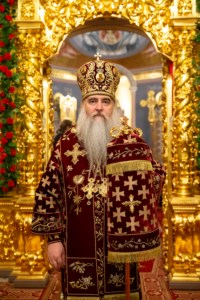 Митрополит Лонгин совершил пасхальное богослужение