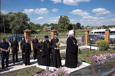 Митрополит Игнатий совершил великое освящение храма святых первоверховных апостолов Петра и Павла с. Куликовка Вольского района и Божественную литургию в новоосвященном храме