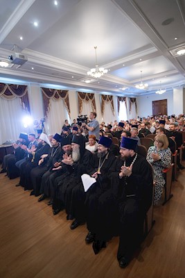 Митрополит Игнатий вручил дипломы выпускникам СПДС