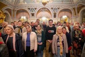 Митрополит Лонгин совершил пасхальное богослужение