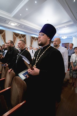Митрополит Игнатий вручил дипломы выпускникам СПДС