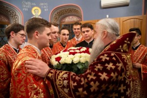 Митрополит Лонгин совершил пасхальное богослужение