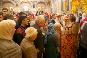 Митрополит Лонгин совершил пасхальное богослужение