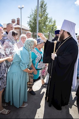 Митрополит Игнатий совершил великое освящение храма святых первоверховных апостолов Петра и Павла с. Куликовка Вольского района и Божественную литургию в новоосвященном храме