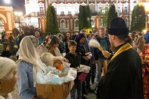 Митрополит Лонгин совершил пасхальное богослужение