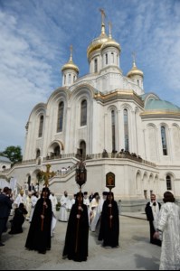 Митрополит Лонгин принял участие в великом освящении нового храма Воскресения Христова и Новомучеников и Исповедников Церкви Русской в московском Сретенском монастыре