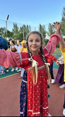 В «Солнечном» прошла веселая и красочная вечёрка