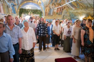 Литургия в Свято-Троицком кафедральном соборе Саратова
