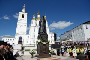 Митрополит Лонгин сослужил Святейшему Патриарху Кириллу на Божественной литургии в Воскресенском кафедральном соборе г. Арзамаса