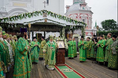 Митрополит Игнатий сослужил Святейшему Патриарху Кириллу в Свято-Троицкой Сергиевой Лавре