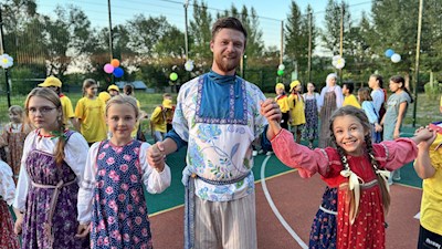 В «Солнечном» прошла веселая и красочная вечёрка