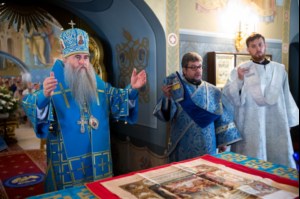 Литургия в Свято-Троицком кафедральном соборе Саратова