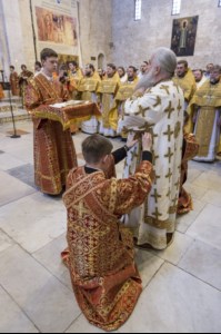 В день памяти святителя Николая Чудотворца Митрополит Лонгин возглавил Литургию в верхнем храме базилики святителя Николая г. Бари (Италия)