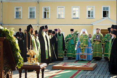 Митрополит Игнатий принял участие во всенощном бдении в Свято-Троицкой Сергиевой Лавре