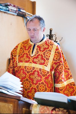 В Серафимовском храме Саратова встретили ковчег с частицей мощей святого великомученика Пантелеимона