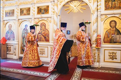 В Серафимовском храме Саратова встретили ковчег с частицей мощей святого великомученика Пантелеимона