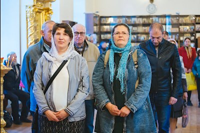 В Серафимовском храме Саратова встретили ковчег с частицей мощей святого великомученика Пантелеимона