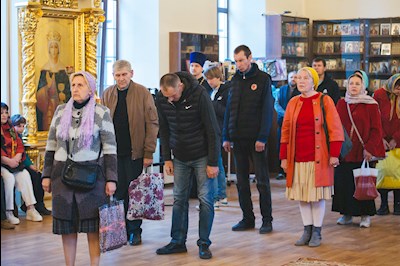 В Серафимовском храме Саратова встретили ковчег с частицей мощей святого великомученика Пантелеимона