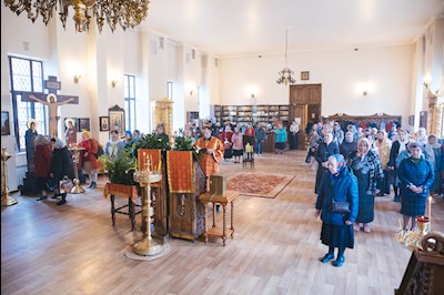 В Серафимовском храме Саратова встретили ковчег с частицей мощей святого великомученика Пантелеимона