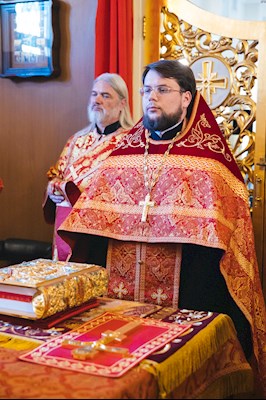 В Серафимовском храме Саратова встретили ковчег с частицей мощей святого великомученика Пантелеимона