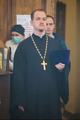 В Серафимовском храме Саратова встретили ковчег с частицей мощей святого великомученика Пантелеимона