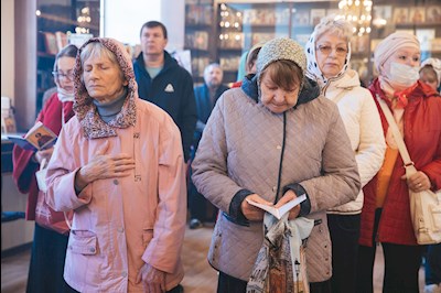 В Серафимовском храме Саратова встретили ковчег с частицей мощей святого великомученика Пантелеимона