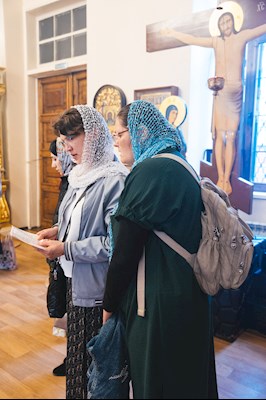 В Серафимовском храме Саратова встретили ковчег с частицей мощей святого великомученика Пантелеимона