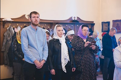 В Серафимовском храме Саратова встретили ковчег с частицей мощей святого великомученика Пантелеимона