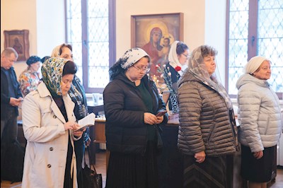 В Серафимовском храме Саратова встретили ковчег с частицей мощей святого великомученика Пантелеимона