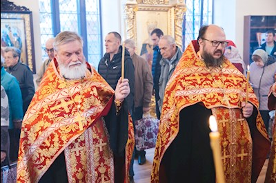 В Серафимовском храме Саратова встретили ковчег с частицей мощей святого великомученика Пантелеимона