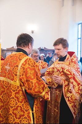 В Серафимовском храме Саратова встретили ковчег с частицей мощей святого великомученика Пантелеимона