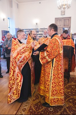 В Серафимовском храме Саратова встретили ковчег с частицей мощей святого великомученика Пантелеимона