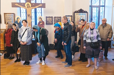 В Серафимовском храме Саратова встретили ковчег с частицей мощей святого великомученика Пантелеимона