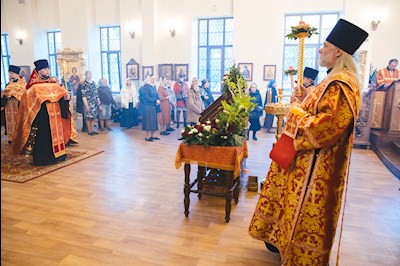 В Серафимовском храме Саратова встретили ковчег с частицей мощей святого великомученика Пантелеимона