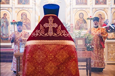 В Серафимовском храме Саратова встретили ковчег с частицей мощей святого великомученика Пантелеимона