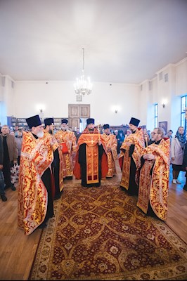 В Серафимовском храме Саратова встретили ковчег с частицей мощей святого великомученика Пантелеимона