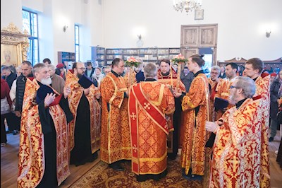 В Серафимовском храме Саратова встретили ковчег с частицей мощей святого великомученика Пантелеимона