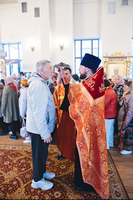 В Серафимовском храме Саратова встретили ковчег с частицей мощей святого великомученика Пантелеимона