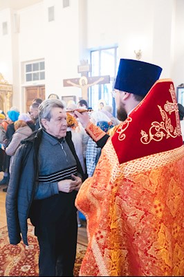 В Серафимовском храме Саратова встретили ковчег с частицей мощей святого великомученика Пантелеимона
