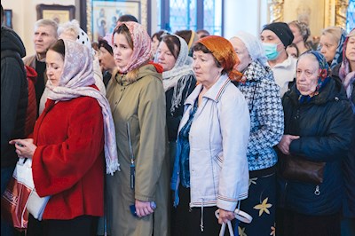 В Серафимовском храме Саратова встретили ковчег с частицей мощей святого великомученика Пантелеимона