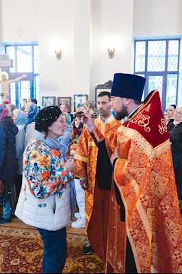 В Серафимовском храме Саратова встретили ковчег с частицей мощей святого великомученика Пантелеимона