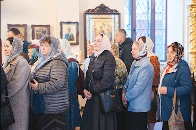 В Серафимовском храме Саратова встретили ковчег с частицей мощей святого великомученика Пантелеимона
