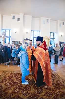 В Серафимовском храме Саратова встретили ковчег с частицей мощей святого великомученика Пантелеимона