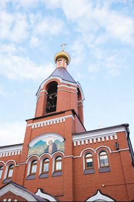 В Серафимовском храме Саратова встретили ковчег с частицей мощей святого великомученика Пантелеимона