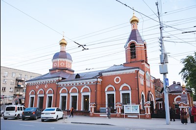 В Серафимовском храме Саратова встретили ковчег с частицей мощей святого великомученика Пантелеимона