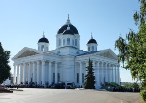 Митрополит Лонгин сослужил Святейшему Патриарху Кириллу на Божественной литургии в Воскресенском кафедральном соборе г. Арзамаса