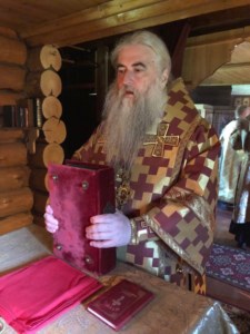 Божественная литургия в храме-часовне в честь иконы Божией Матери «Достойно есть» с. Великово (Костромская область)