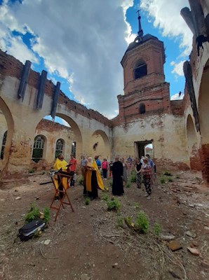 Добровольцы из Саратова потрудились в старинном храме