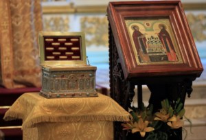 В канун дня памяти Петра и Февронии в храме Сошествия Святого Духа был совершён молебен о семейном благополучии и об обретении супруга или супруги